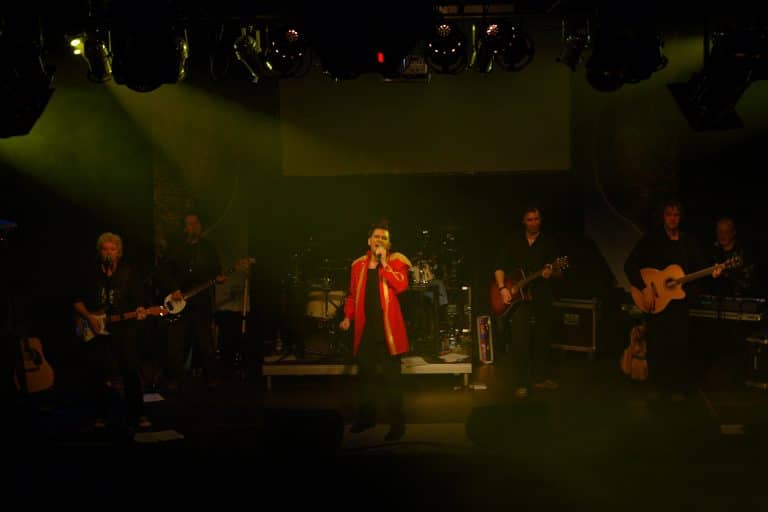 Leistungsstarke Coverband-Auftritte bei Abenteuerland, Live-Musik, Partyband, stimmungsvolle Konzerte, Event-Unterhaltung, Musik-Event, Partyband, musikalische Unterhaltung, Live-Performance, Event- oder Jubiläumsfeier, professionelle Musikband, musikalisches Highlight, Spaß und gute Laune.