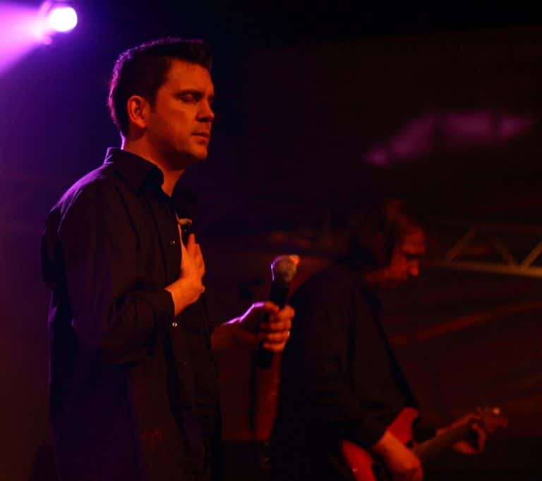 Emotionale Live-Musik Performance mit Coverband Abenteuerland bei einem Event in Deutschland.